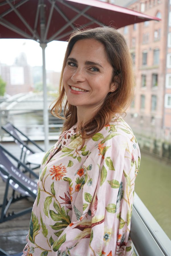Irina Bork in der Hamburger Speicherstadt